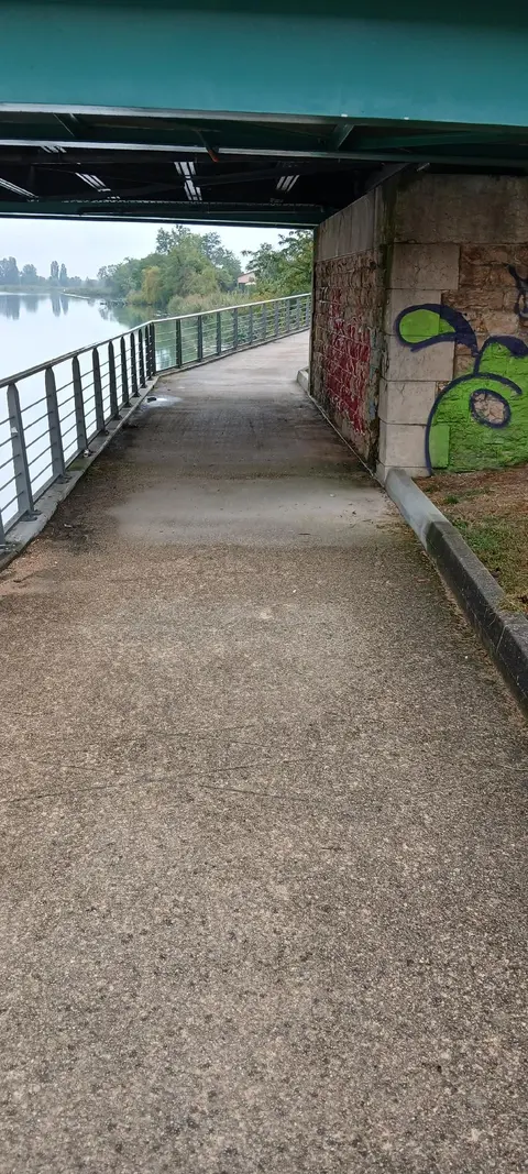 Photo 2 du compteur Chemin de contre-halage pont de Décines
