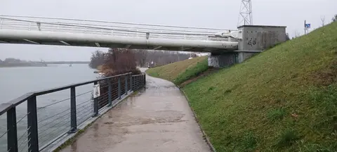 Photo 5 du compteur Chemin de contre-halage pont de Décines