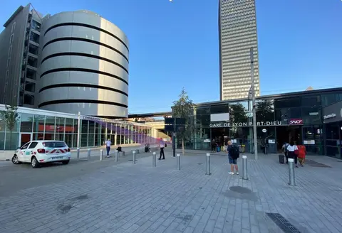 Photo 1 du compteur Avenue Georges Pompidou Pont SNCF