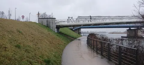 Photo 3 du compteur Chemin de contre-halage pont de Décines